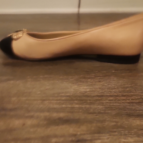 Michael Kors Black and Tan Leather Ballet Flats with Gold Bow Size 9.5 - Picture 12 of 13